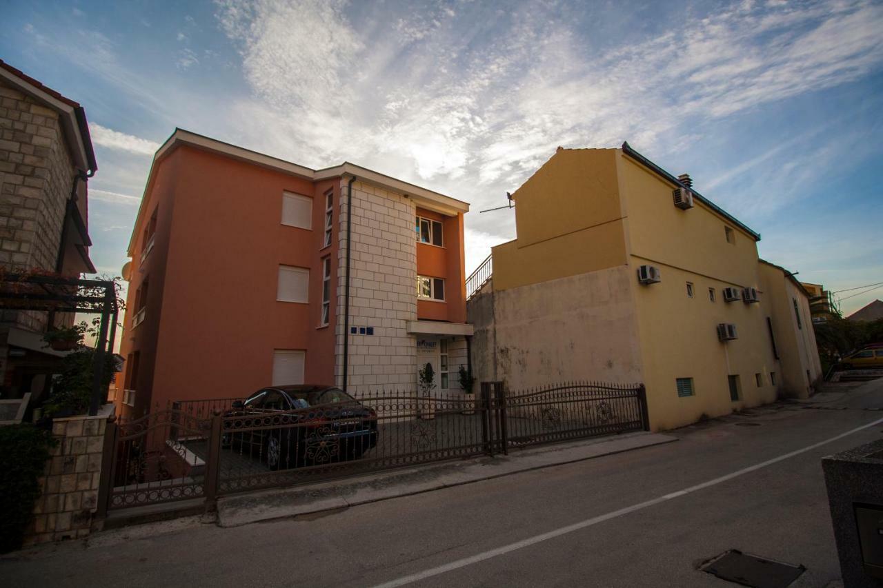 Apartments Knezovic Gradac  Zewnętrze zdjęcie