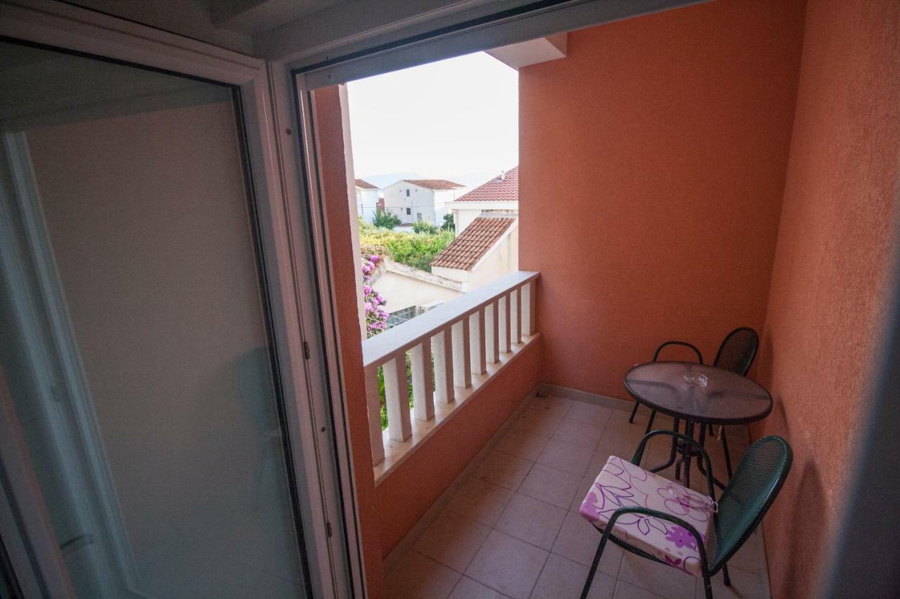 Apartments Knezovic Gradac  Zewnętrze zdjęcie