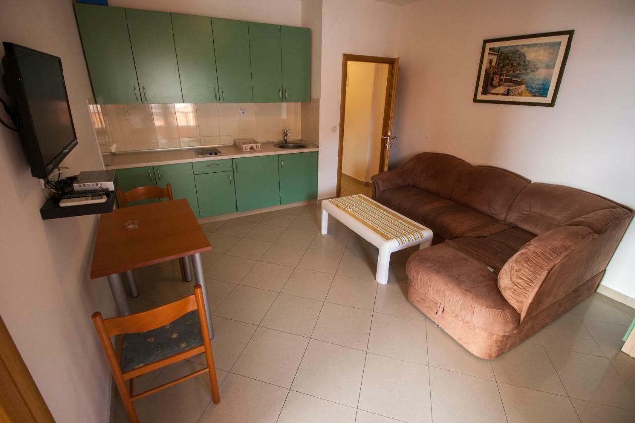 Apartments Knezovic Gradac  Zewnętrze zdjęcie